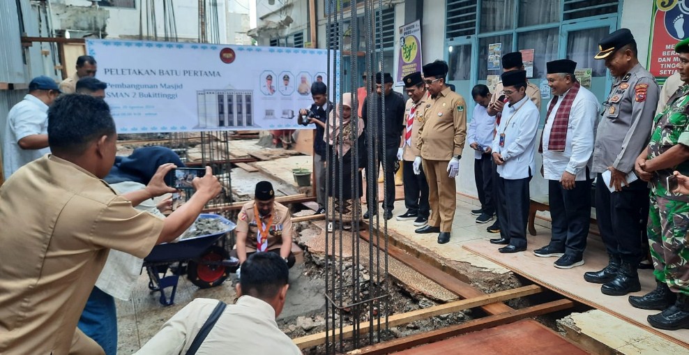 Peletakan Batu Pertama Pembangunan Masjid SMA N 2 Bukittinggi