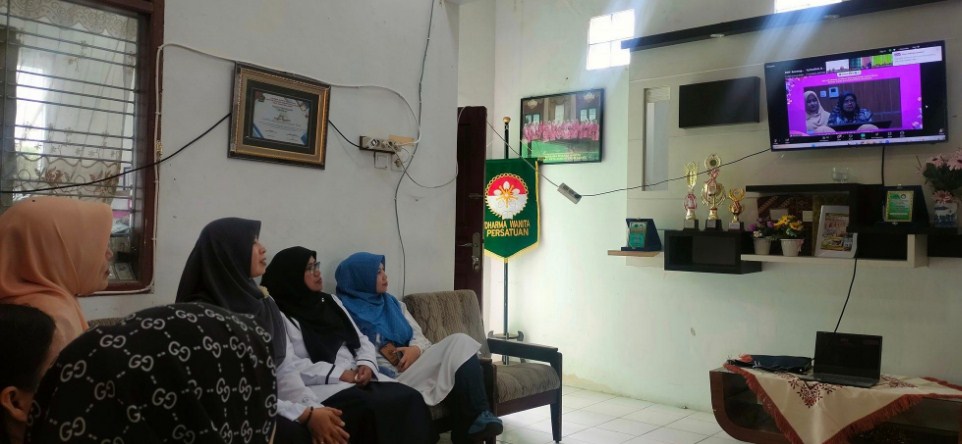 DWP Kemenag Kota Bukittinggi Ikuti Kick Off Edukasi Sertifikasi Halal